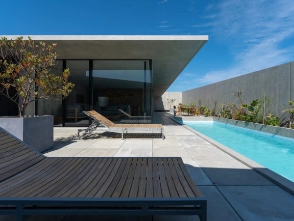 リゾート開発事業が運営する「AMADA与論島」。