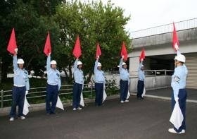 隊員の教育風景（合図の仕方）です。