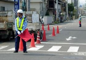 現場での警備の様子。