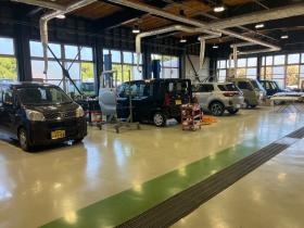 広くきれいな板金工場です