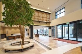 正面受付ホール