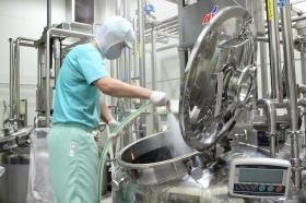 タニガワプラント製造＿飲料製造の様子