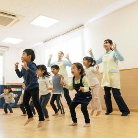 リトミック・英語プログラムなど多彩なカリキュラム