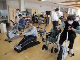 【ケアホームかさま】積極的に体を動かします！