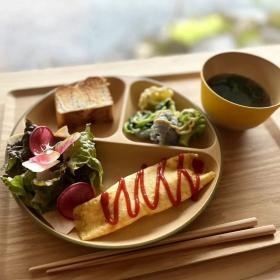 利用者さんたちと一緒にスタッフもお昼ごはんが出ます！
