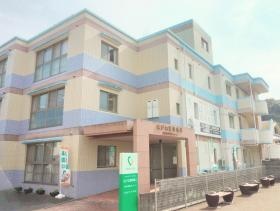 亀川駅から徒歩１５分、亀陽泉と隣接しています