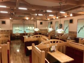 お店はこんな感じ