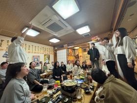 年に一度の研修会と懇親会。頑張ったスタッフには褒賞あります