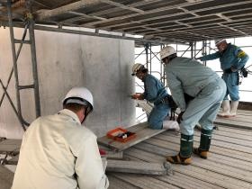 現場監督はお客様や役所担当者との協議も行います。