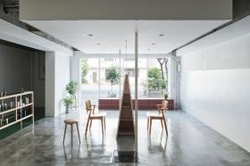 おしゃれな店舗工事も行います。