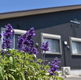 株式会社翔栄 花壇と建物