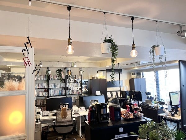 アメリカの雰囲気をところどころにちりばめているきれいなオフィスで働けます！