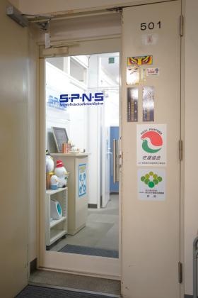 東京本社建物内入口