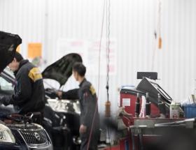 働きながら自動車整備士の資格取得を目指せます！