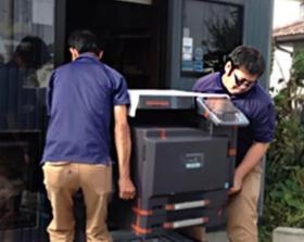 サービスエンジニアの作業の様子です