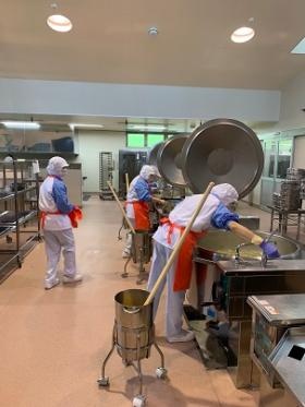 食を通じて“未来の元気を創造する会社”子供達の楽しい給食