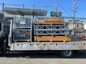 トラック積込み