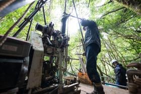 地盤調査現場作業風景