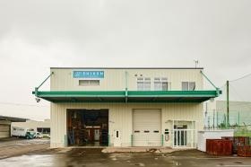 事務所外観は古めですが中身は新しいです