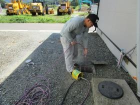排水管の高圧洗浄の様子です。