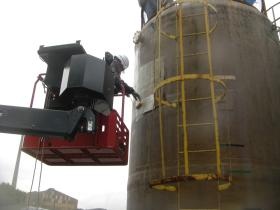 ＦＲＰの修繕作業の様子です。