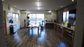 日差しが入り明るいです。