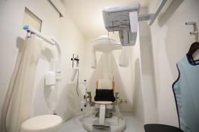 角度を変えたレントゲン室の写真です