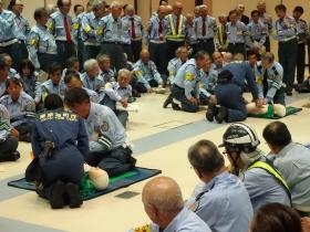 現任研修でＡＥＤの実技訓練風景です。