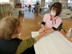 利用者様を笑顔にしたい！時にはネイルで心も晴れやか♪