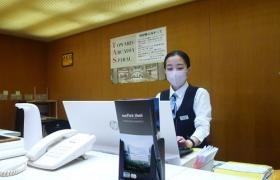 フロントでチェックイン