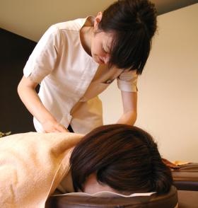 もみほぐしと足つぼマッサージ リグレの施術風景