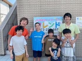 フレンドの子供達とスタッフ