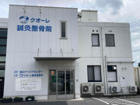 店舗外観・入口・無料駐車場あり