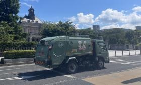 山形市内を走っているお馴染みの緑色の収集車です！