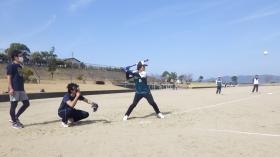 ソフトボール部です。お客様や協力会社の方と試合をしています！