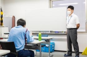 研修の様子です。未経験の方でもしっかり丁寧に研修をします！