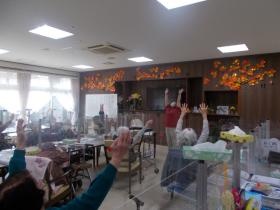 デイサービスでのレクリエーションの様子です