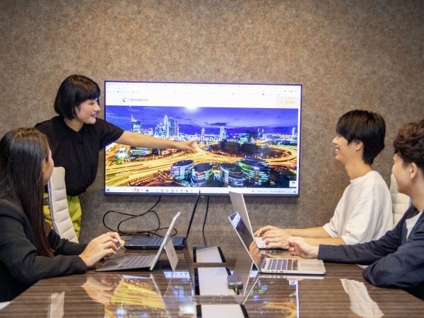 個別のライフスタイルに沿った働き方を重視しているため、社内だけでなく独立も支援。将来的に社長やフリーランスを目指す方にもピッタリです！