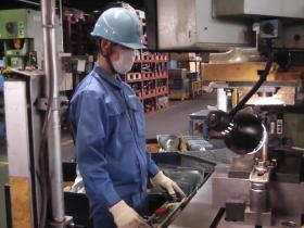 作業風景（プレス）