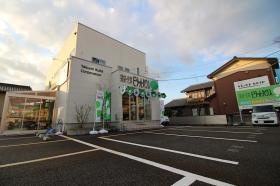 駐車場も広くて、新しい本社事務所です。