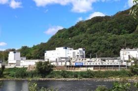 山と川に挟まれた静かな環境です♪