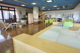 認知症対応型デイサービス：認知症ケアで周辺症状の改善を