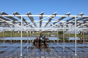 令和３年度よりソーラーシェアリングを始めました。