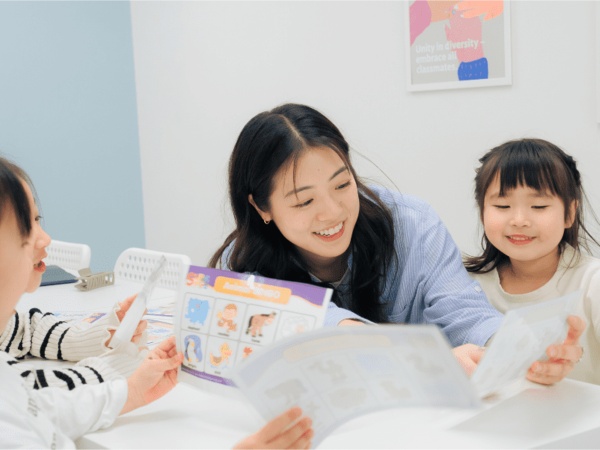 受付・英会話スクール受付・保育士（時短勤務相談OK・英語力は不問）