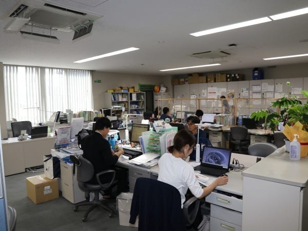 落ち着いた雰囲気の執務スペースです。