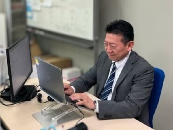 未経験でも大丈夫！頼れる部長がすぐそばでフォローしてくれるから、毎日が成長のチャンス！