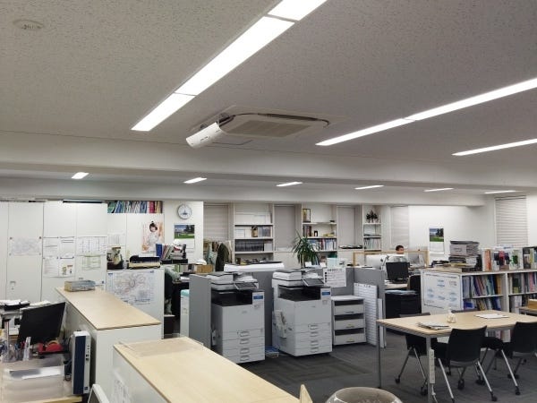 事務所は広く快適に働くことができます。