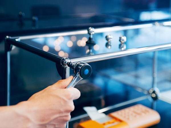 取り扱う商材は研修を受けたスタッフでないと組み立てられない家具も多く、特別な施工技術や商品技術が身につきます。