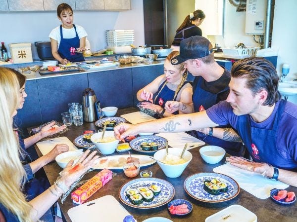 お寿司以外に家庭料理や本格的な料理も行います。