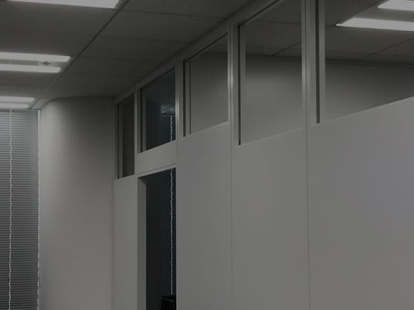 オフィス内装工事スタッフ（OAフロア・カーペット仕上げ）未経験歓迎